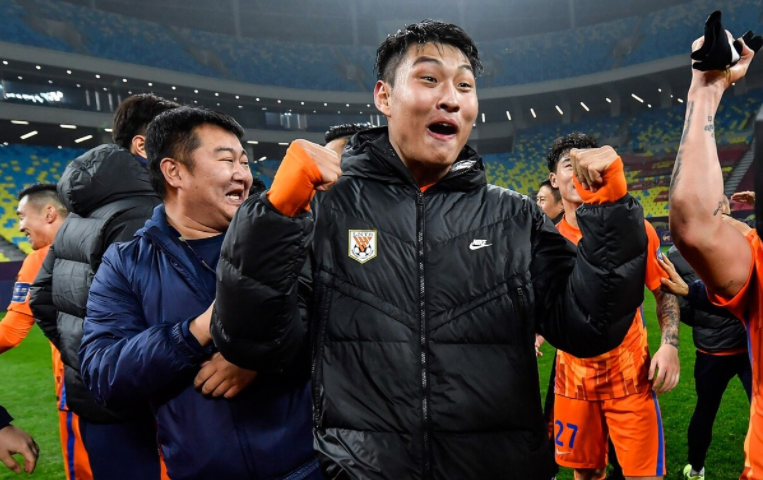 爱游戏体育app-包含成都蓉城今夜更衣室发声,志在法国杯名次提升,球迷炸锅,训练强度明显提升的词条-爱游戏体育app